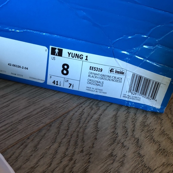 New in box Adidas Yung 1 sneakers, size 8 US - Picture 8 of 8